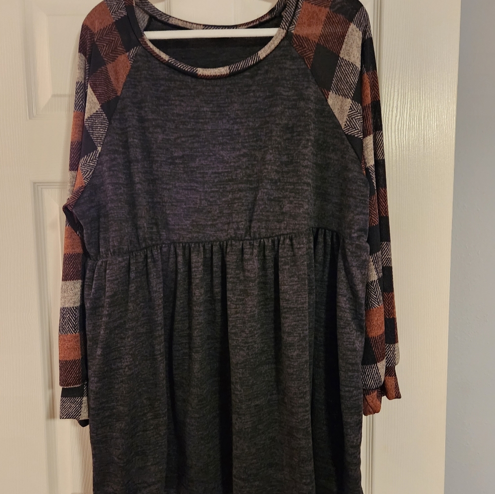 Baby doll tunic. Never worn. 3x. Great colors!